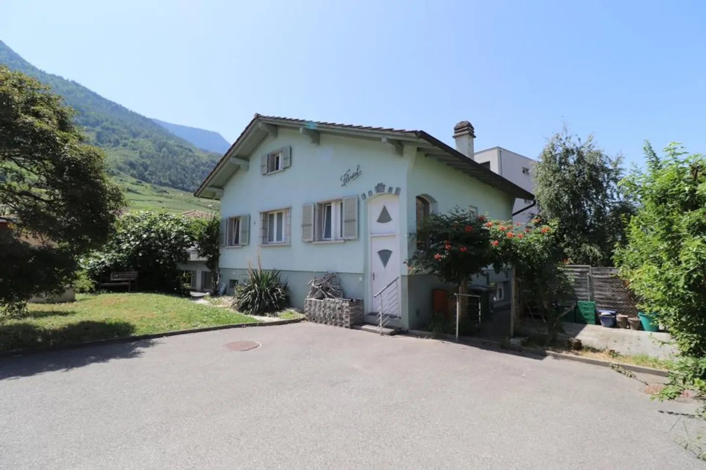 Bella villa, spazi belli, 5 camere, quartiere tranquillo. - Foto 1 di 5
