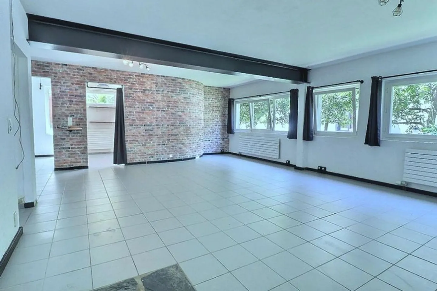 Bella villa, spazi belli, 5 camere, quartiere tranquillo. - Foto 3 di 5