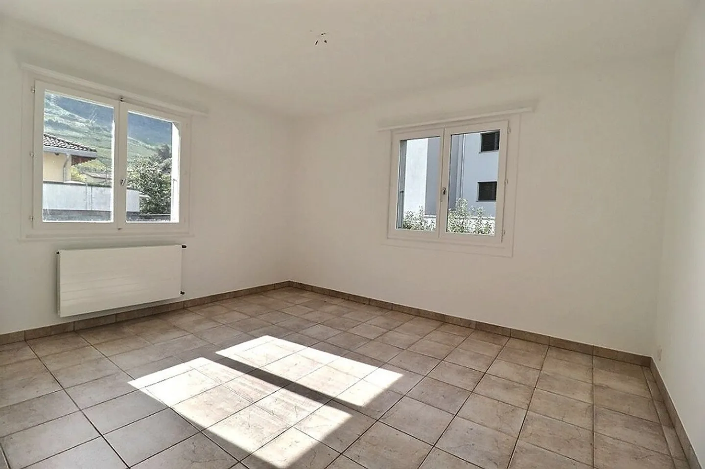 Pretty villa, beautiful spaces, 5 bedrooms, quiet neighborhood. - Photo 4 of 8