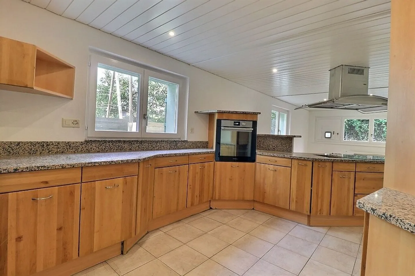 Pretty villa, beautiful spaces, 5 bedrooms, quiet neighborhood. - Photo 3 of 8
