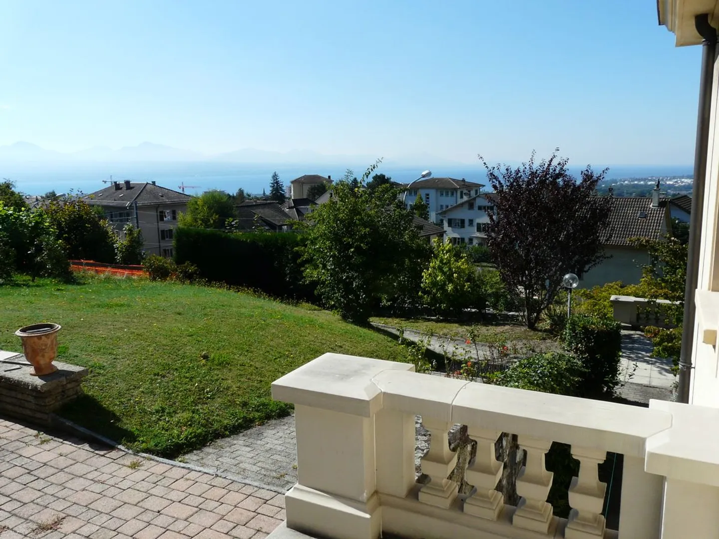 A stone's throw from the center of Prilly, master house, two apartments including one with 7.5 rooms and space for an independent office. - Photo 5 of 6