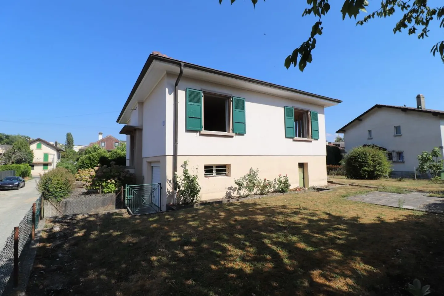 Exclusive! Opportunity not to be missed! Charming south-facing villa with a pleasant garden, in a very quiet neighborhood. - Photo 6 of 6