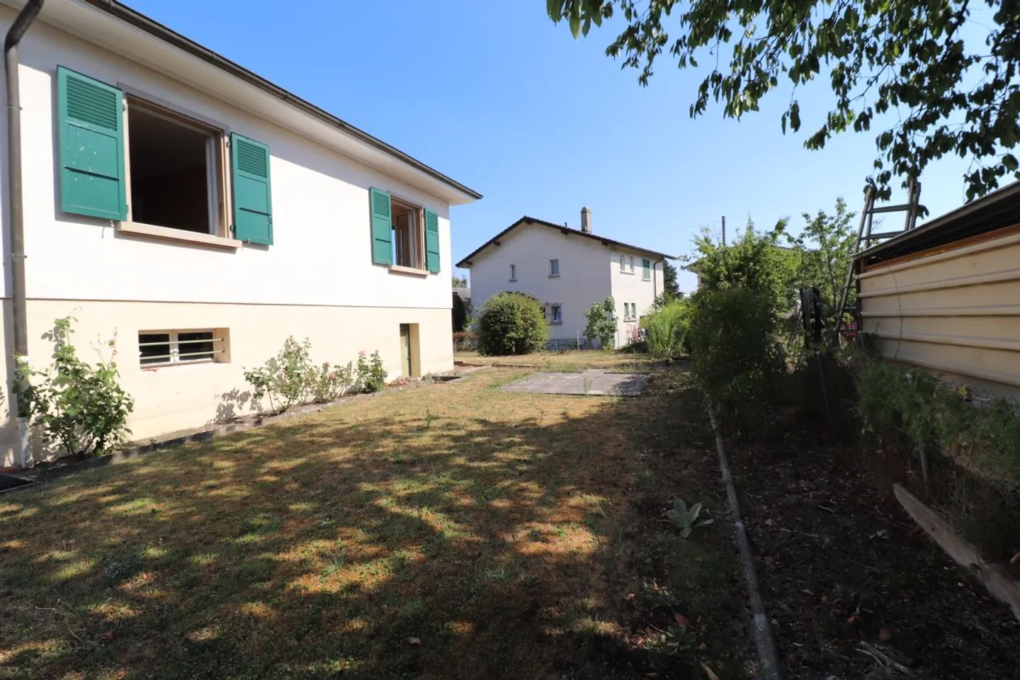 Exclusive! Opportunity not to be missed! Charming south-facing villa with a pleasant garden, in a very quiet neighborhood. - Photo 5 of 6