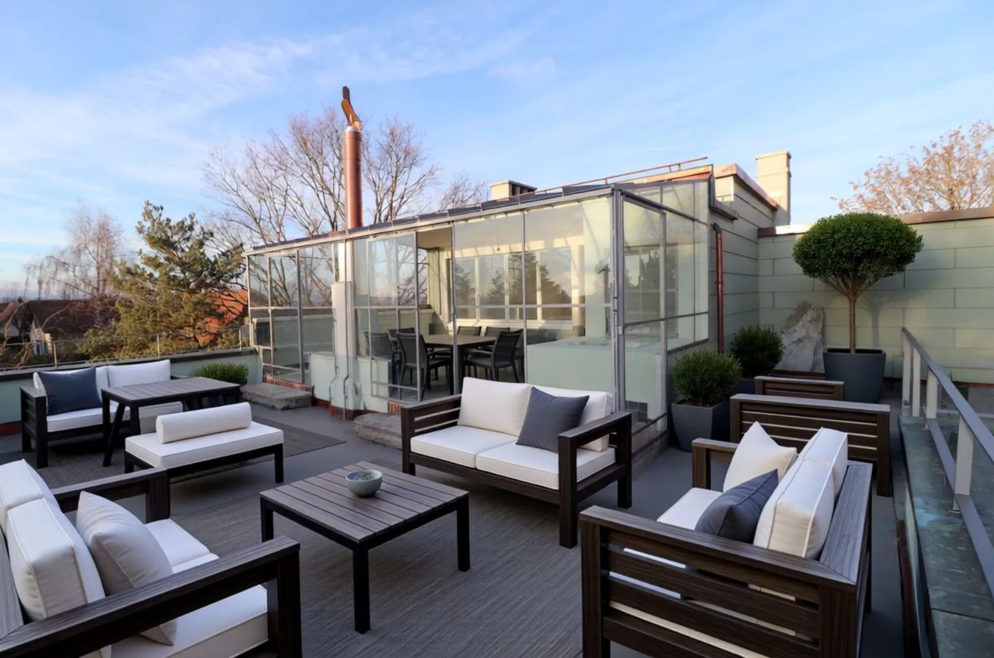 Exceptionnel! dans villa d'architecte de 1930, grand appartement de standing de 6,5 pièces entièrement rénové en 2025, grand jardin, quartier très calme. - Photo 4 sur 5