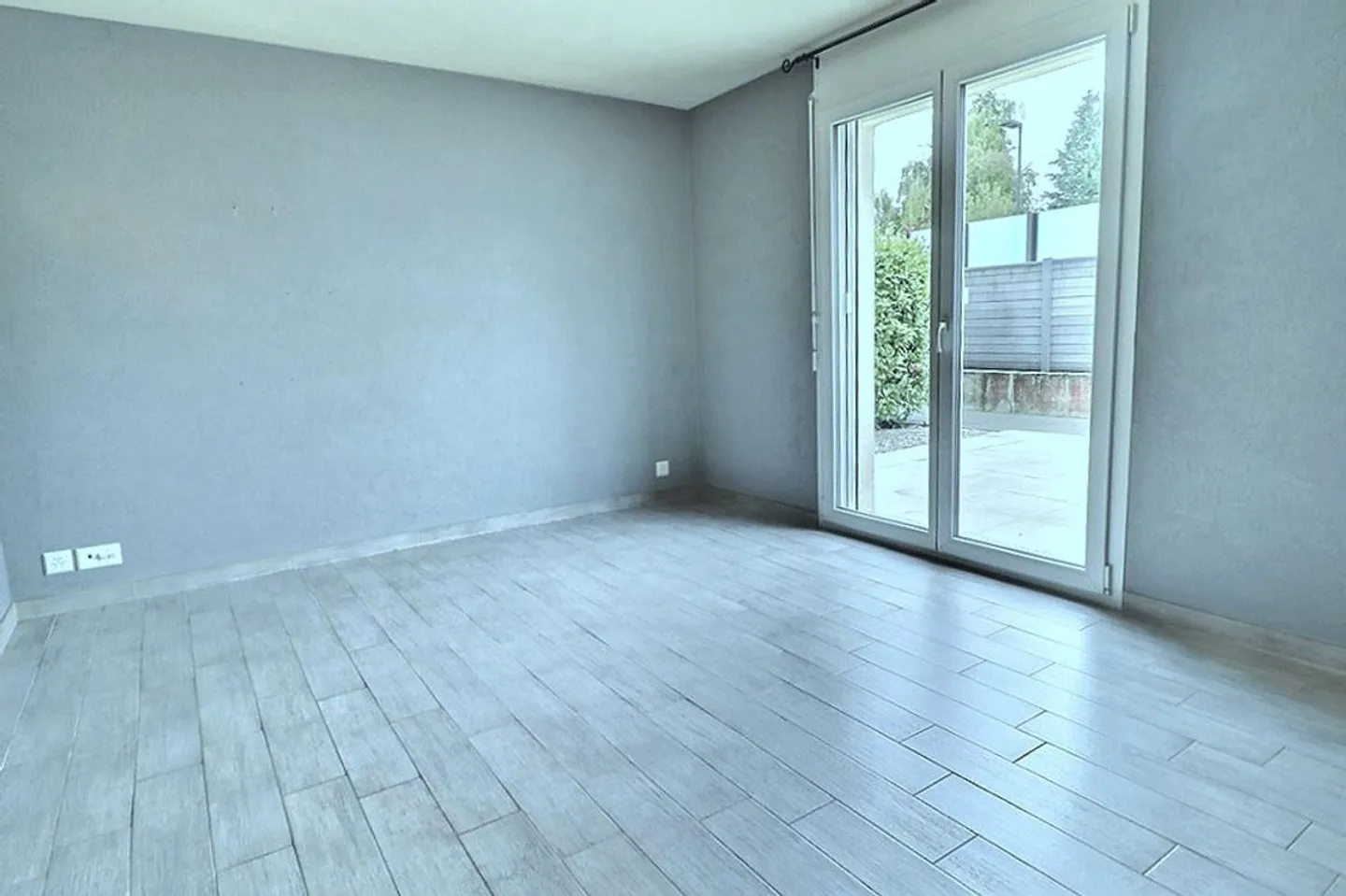 Schöne und geräumige Wohnung, hochwertige Ausstattungen, zwei Terrassen, Möglichkeit, ein drittes Schlafzimmer zu schaffen. - Foto 4 von 8