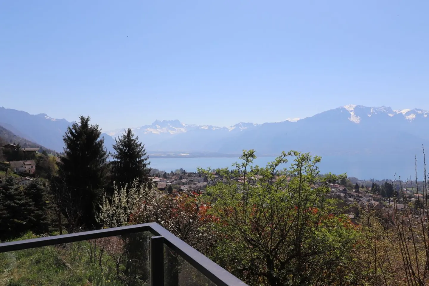 Rara casa progettata da un architetto, vista mozzafiato, quartiere molto tranquillo! - Foto 7 di 8