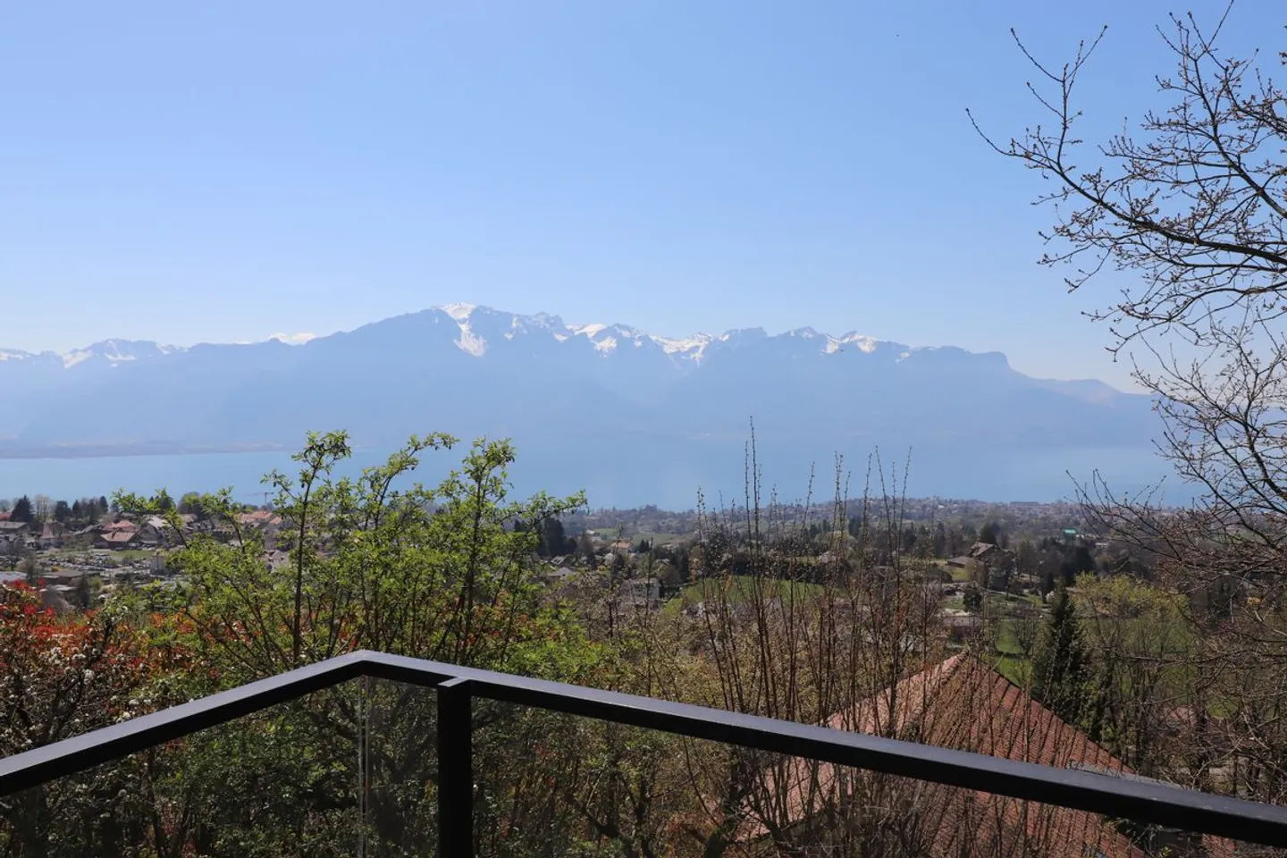 Rara casa progettata da un architetto, vista mozzafiato, quartiere molto tranquillo! - Foto 1 di 8