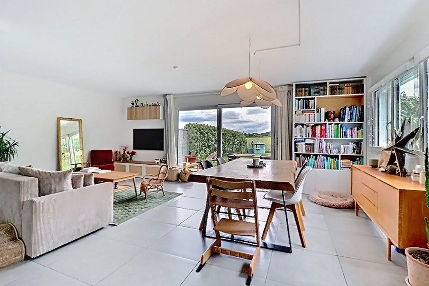Esclusivo! Ottima opportunità! Villa a schiera recente molto piacevole, con studio indipendente, giardino incantevole, vista panoramica, quartiere senza alcun disturbo, alla fine di una strada senza uscita, a pochi passi da scuole e servizi. - Foto 2 di 7