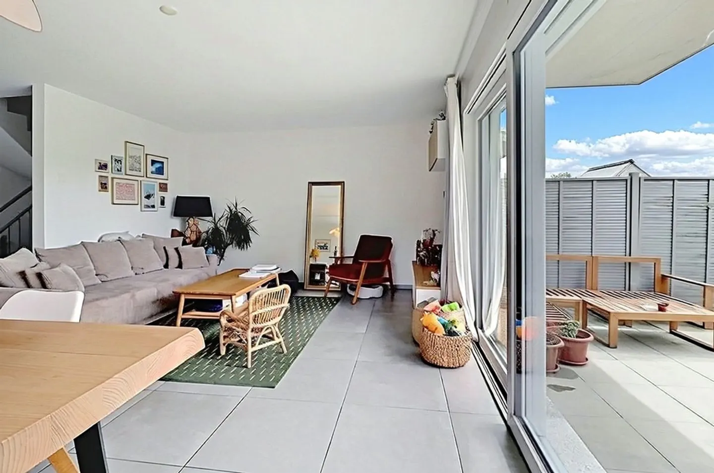 Esclusivo! Ottima opportunità! Villa a schiera recente molto piacevole, con studio indipendente, giardino incantevole, vista panoramica, quartiere senza alcun disturbo, alla fine di una strada senza uscita, a pochi passi da scuole e servizi. - Foto 4 di 7