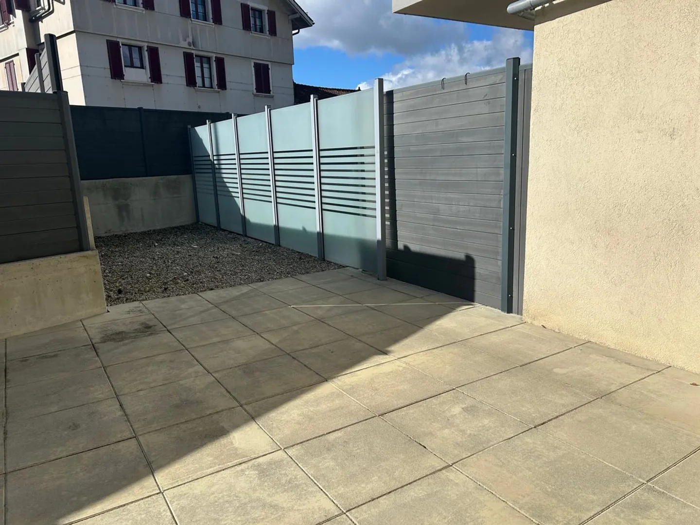 Schöne und geräumige Wohnung, hochwertige Ausstattungen, zwei Terrassen, Möglichkeit, ein drittes Schlafzimmer zu schaffen. - Foto 7 von 8