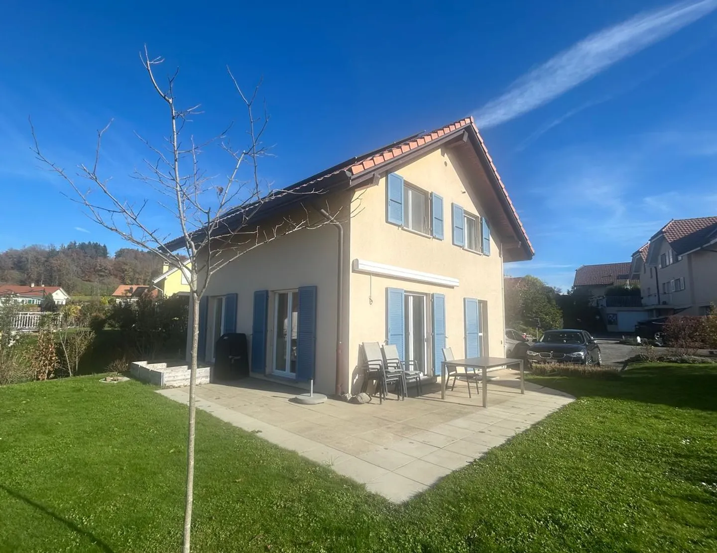 Sehr hübsche Villa in einer ruhigen Wohngegend, Panoramablick auf die Landschaft und die Alpen - Foto 1 von 7