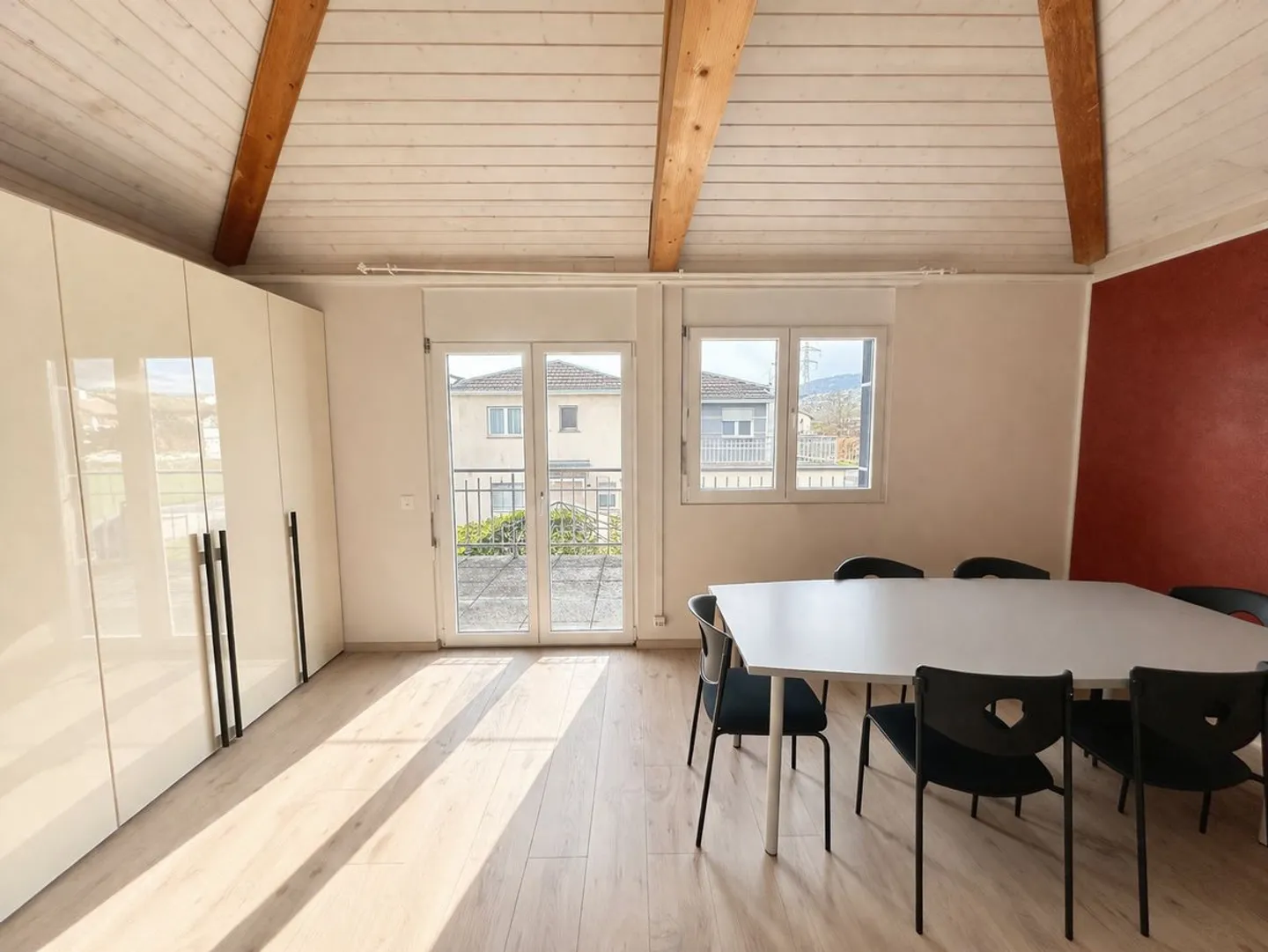 Ready-to-use offices in a privileged setting - Photo 2 of 4