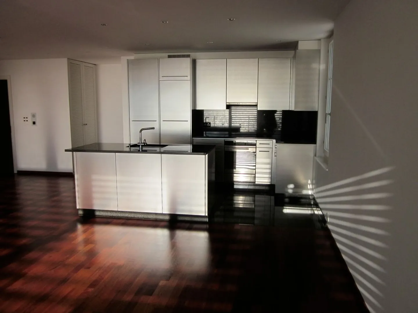 ZU VERMIETEN - BUCHILLON 2,5-Zimmer-Wohnung mit Garten und atemberaubendem Blick - Foto 5 von 5