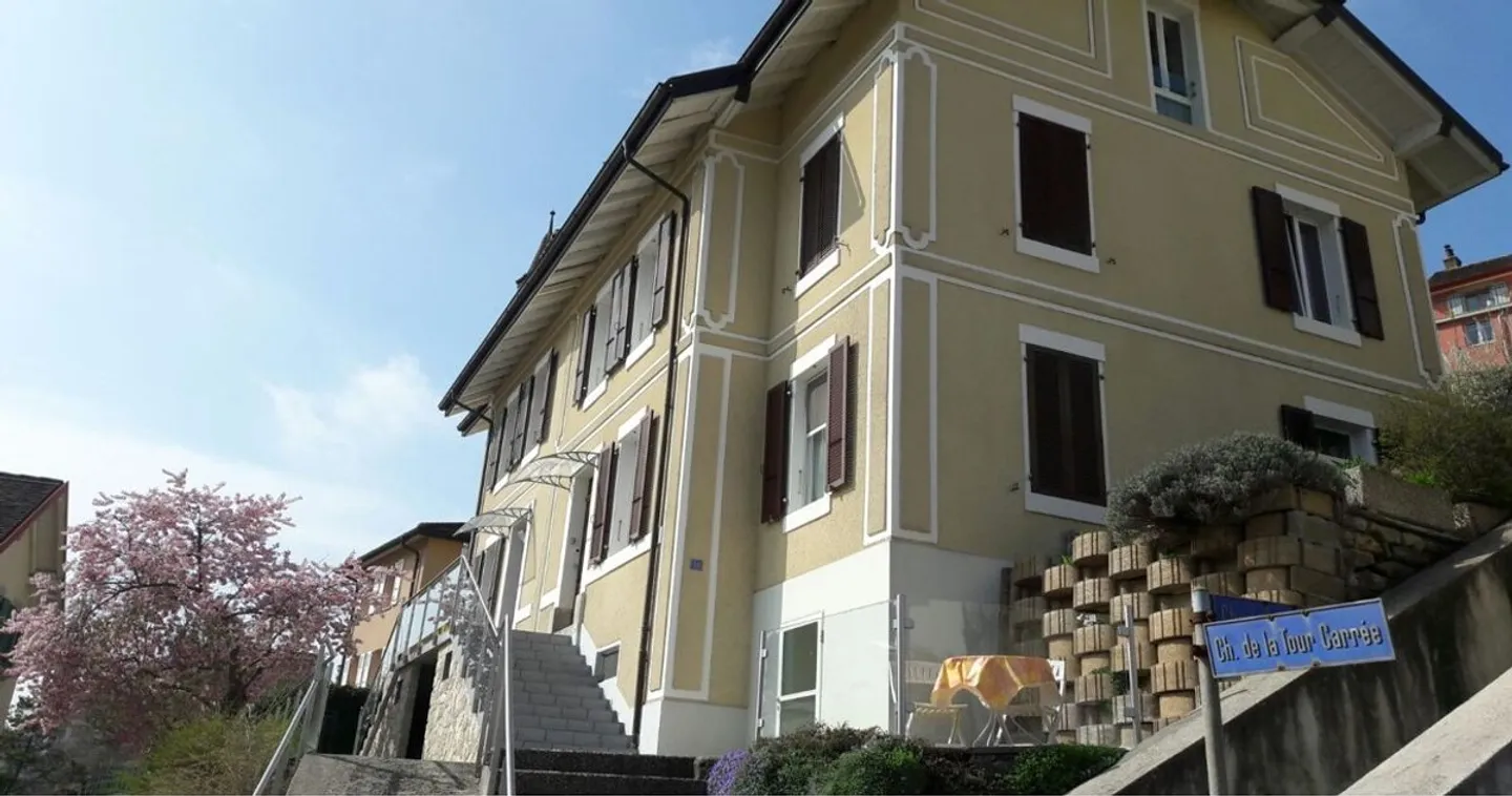 Edificio locativo ristrutturato nel cuore della vecchia città di Orbe - Foto 1 di 2