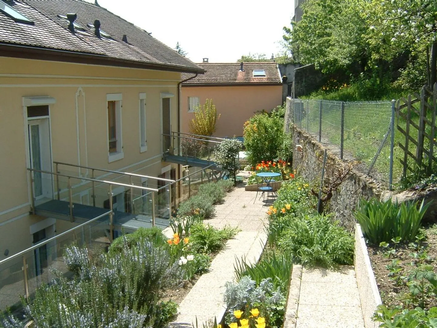 Edificio locativo ristrutturato nel cuore della vecchia città di Orbe - Foto 2 di 2