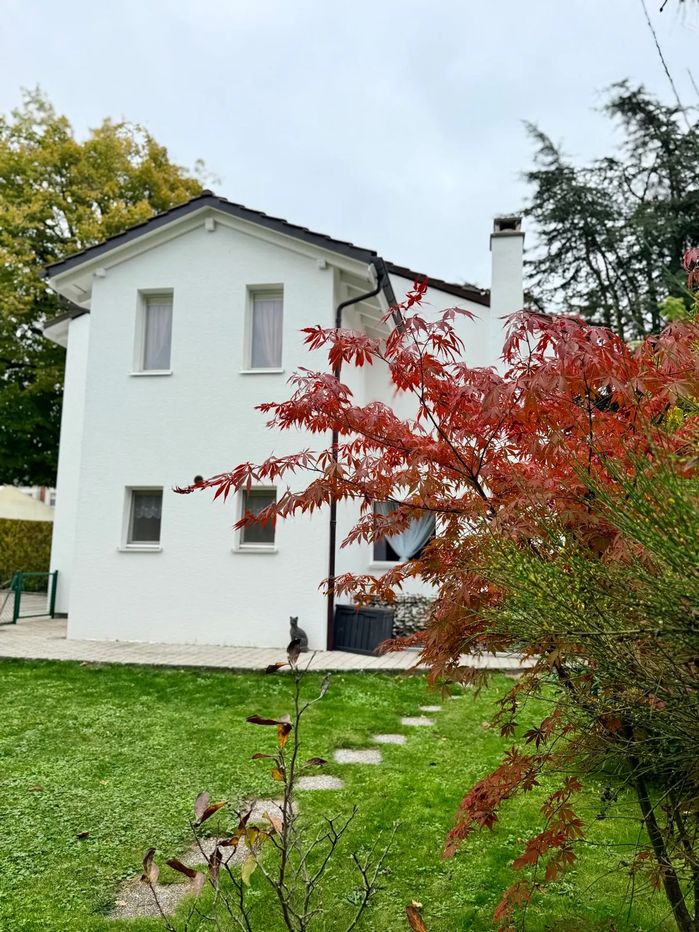 Charmante villa-mitoyenne en pignon à deux pas du centre-ville et de la gare de Nyon - Photo 1 sur 13