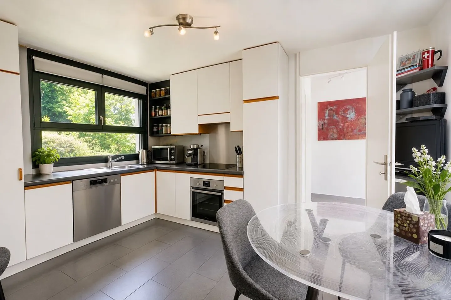 Charming Townhouse with Lake View - Photo 5 of 12