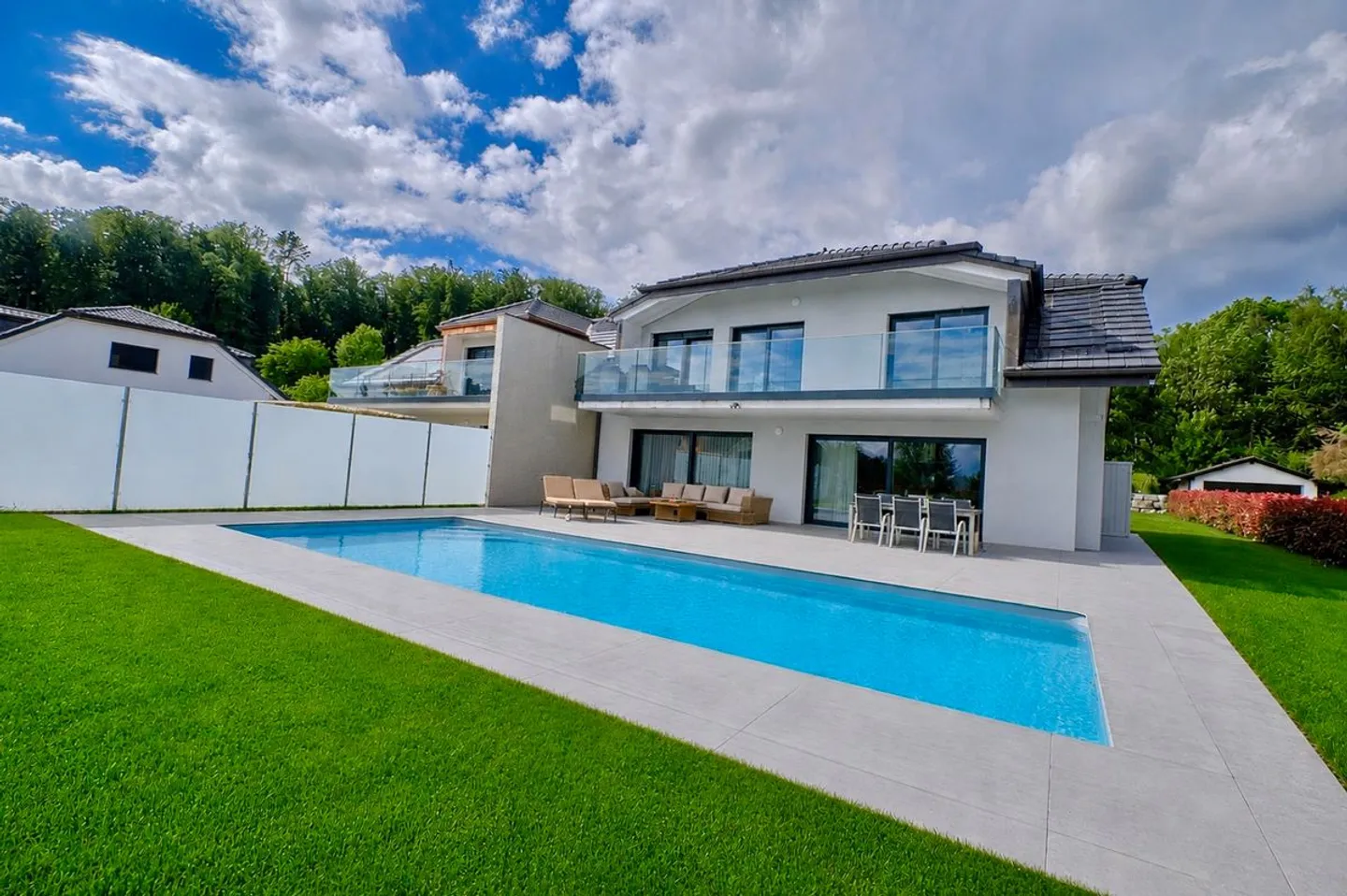 Wundervolle Villa in ruhiger Lage - Foto 2 von 8