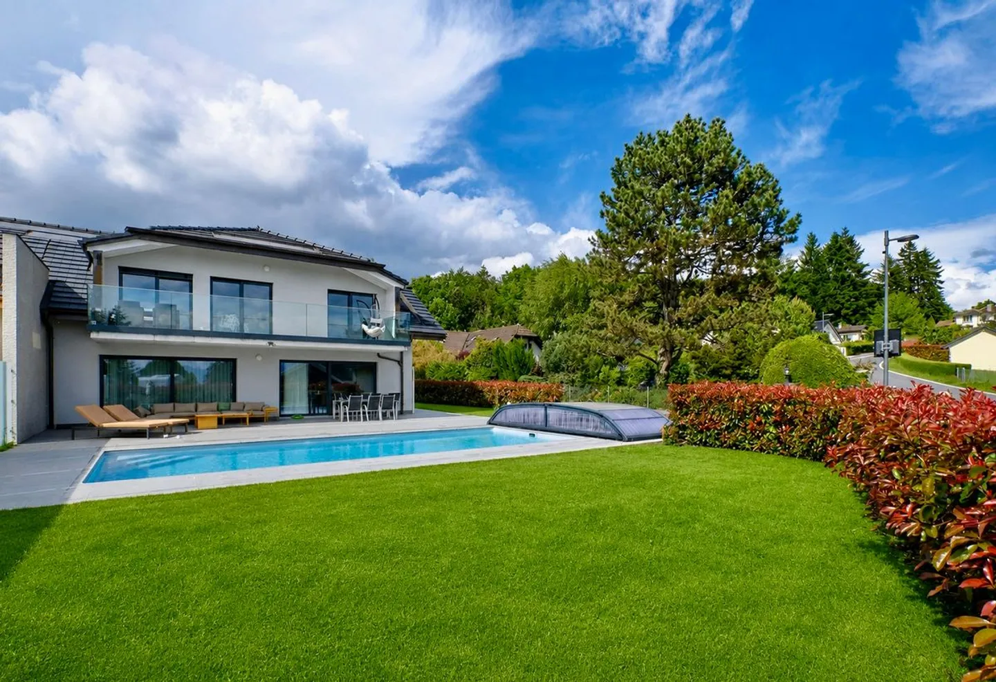 Wundervolle Villa in ruhiger Lage - Foto 1 von 8