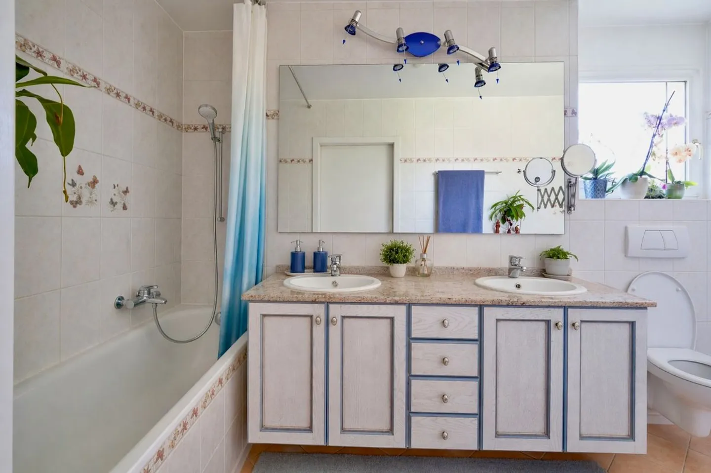 Very Beautiful Villa with Gable and Large Garden - Photo 9 of 10