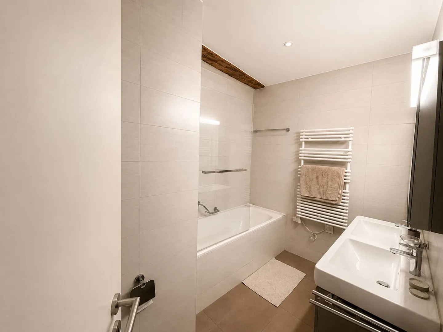 Incantevole loft di 3 stanze in centro - Foto 3 di 4