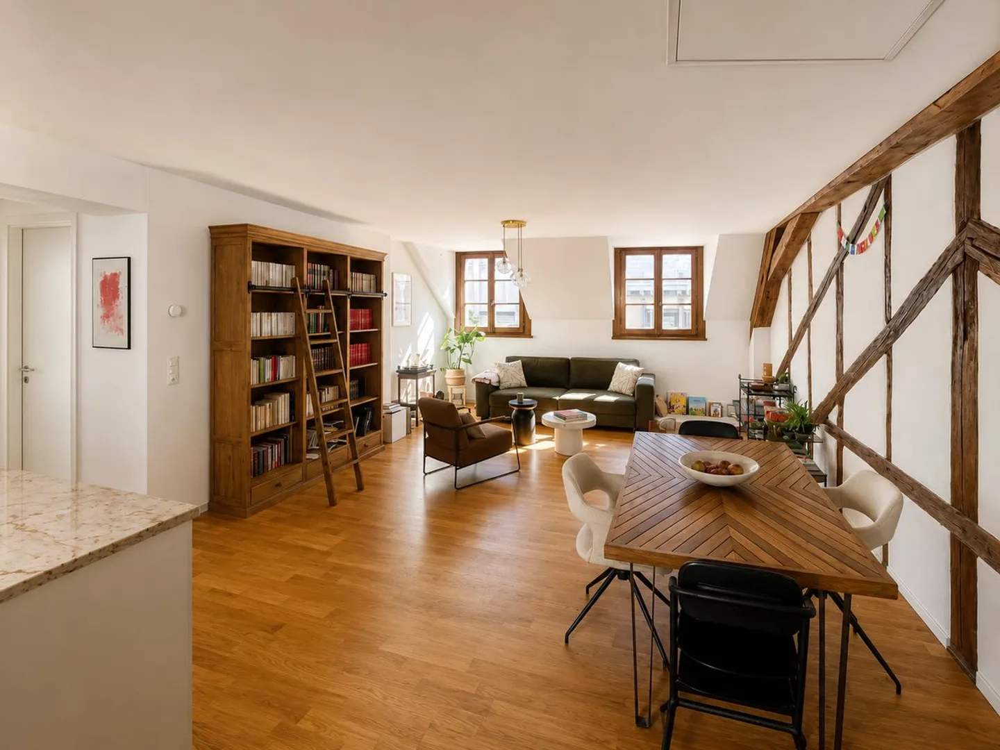 Incantevole loft di 3 stanze in centro - Foto 2 di 4
