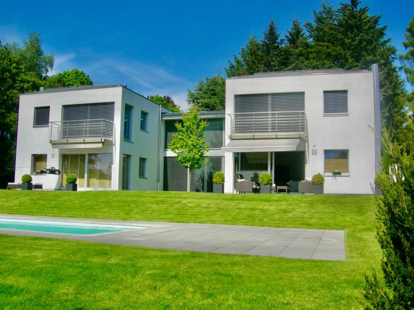 Moderne Villa in Ruhiger Lage - Foto 2 von 9