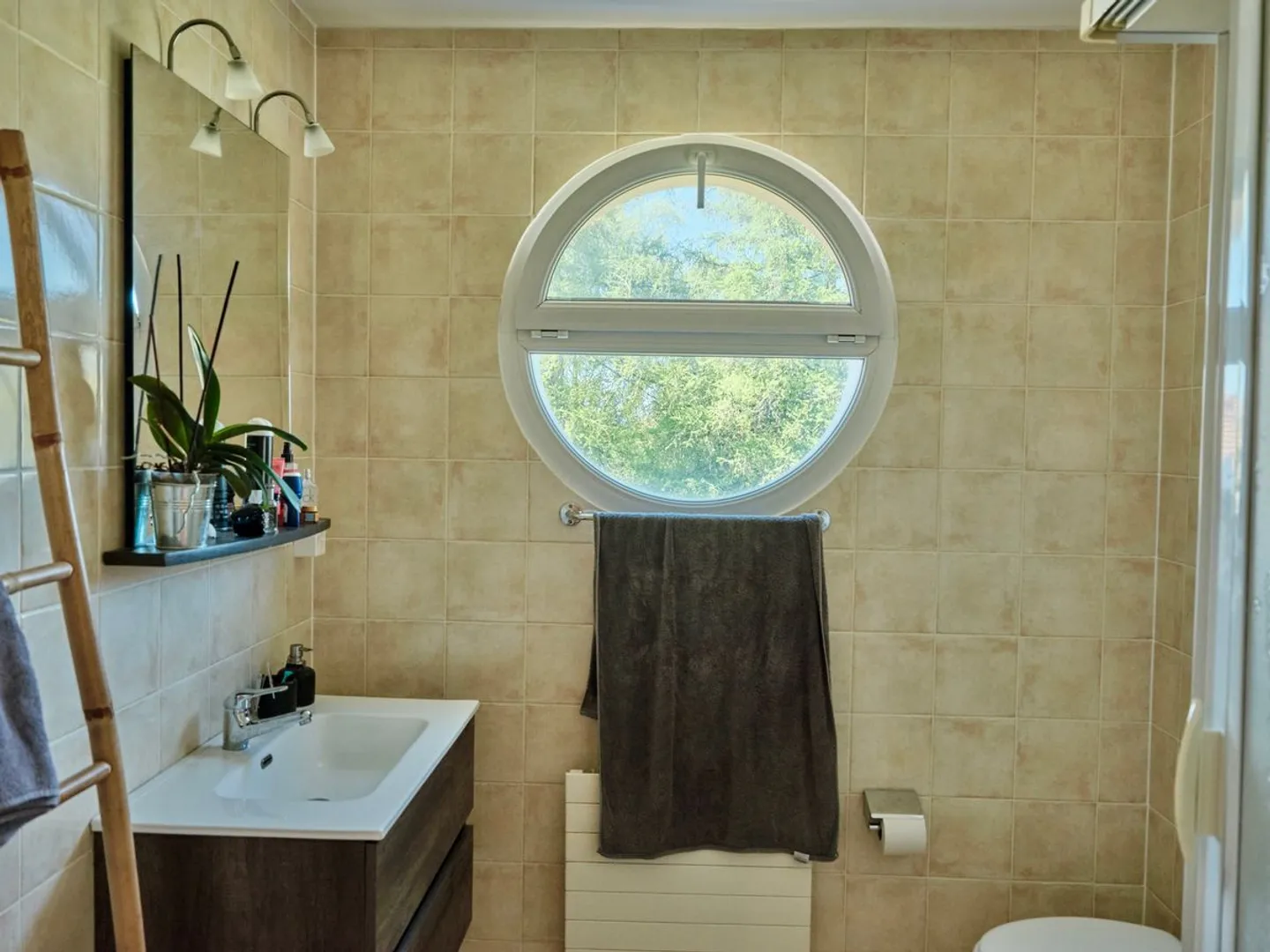 Very Beautiful Villa with Gable and Large Garden - Photo 10 of 10