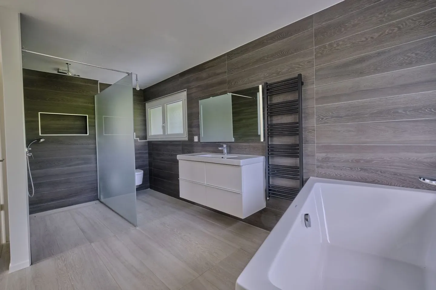 Architect-designed Villa in the Midst of the Vines with Spectacular Lake View - Photo 7 of 12