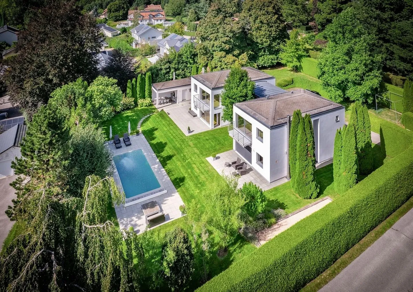 Moderne Villa in Ruhiger Lage - Foto 1 von 9