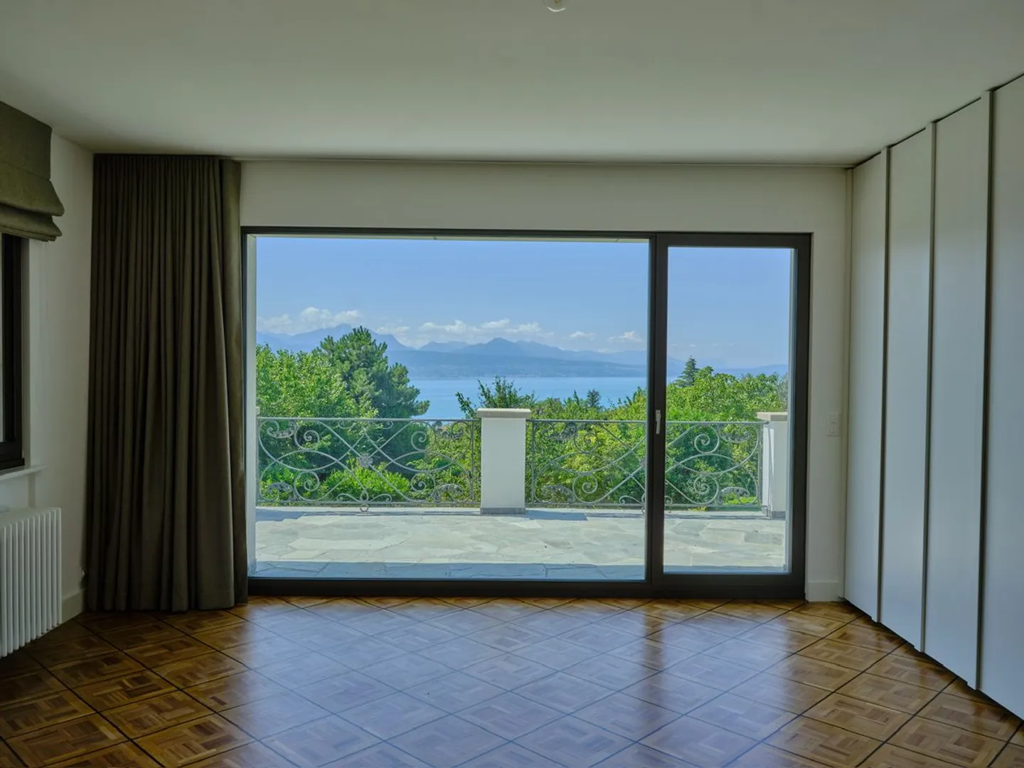 Außergewöhnliche Villa mit Panoramablick auf den See - Foto 3 von 6