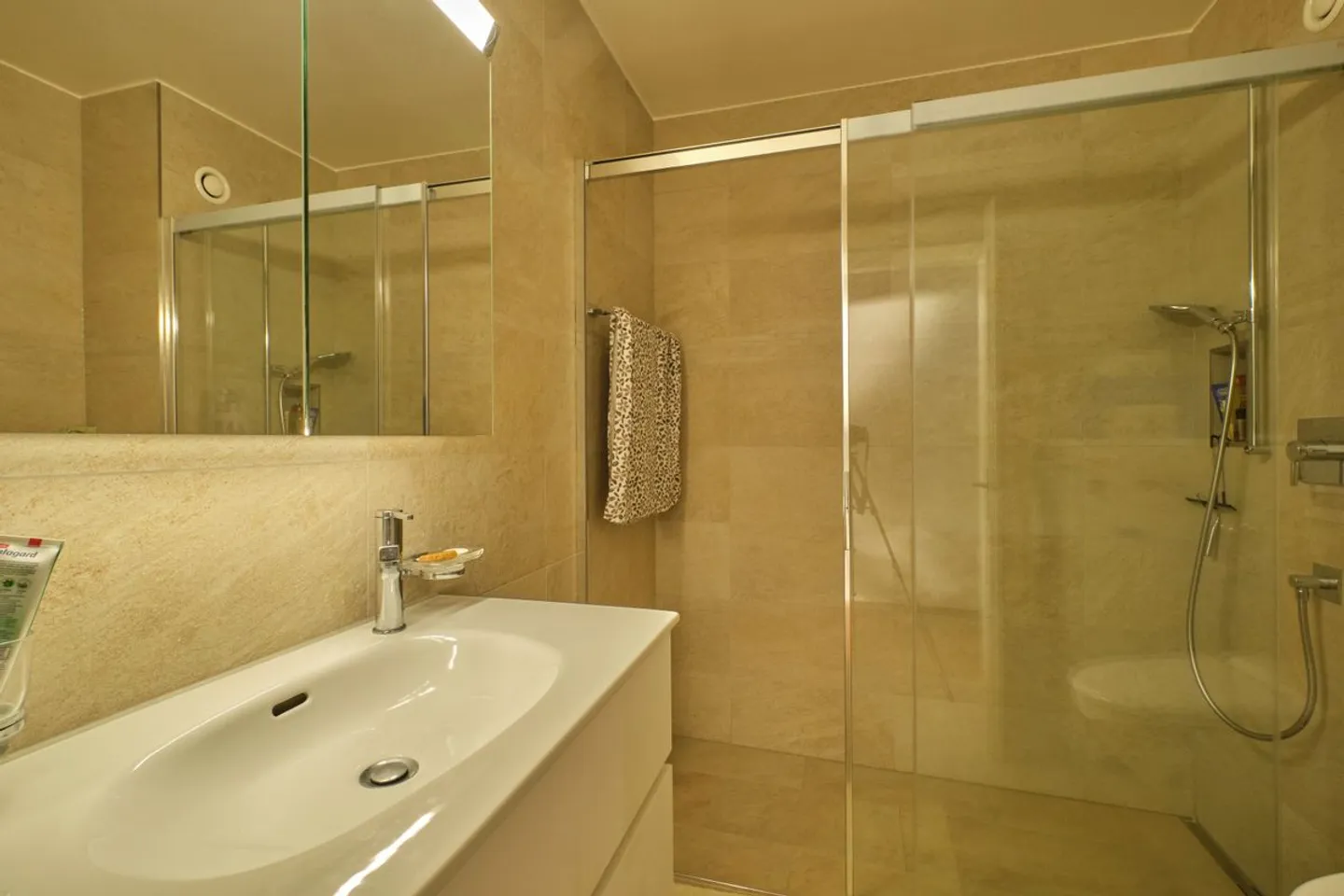 Superb Furnished Waterfront Apartment - Photo 5 of 6