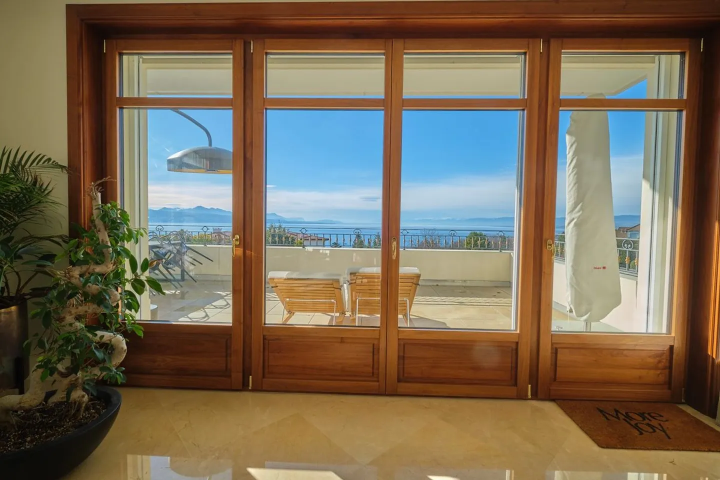 Prächtige Penthouse mit Panoramablick auf den See - Foto 3 von 13