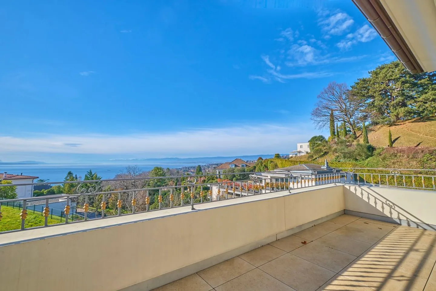Prächtige Penthouse mit Panoramablick auf den See - Foto 2 von 13