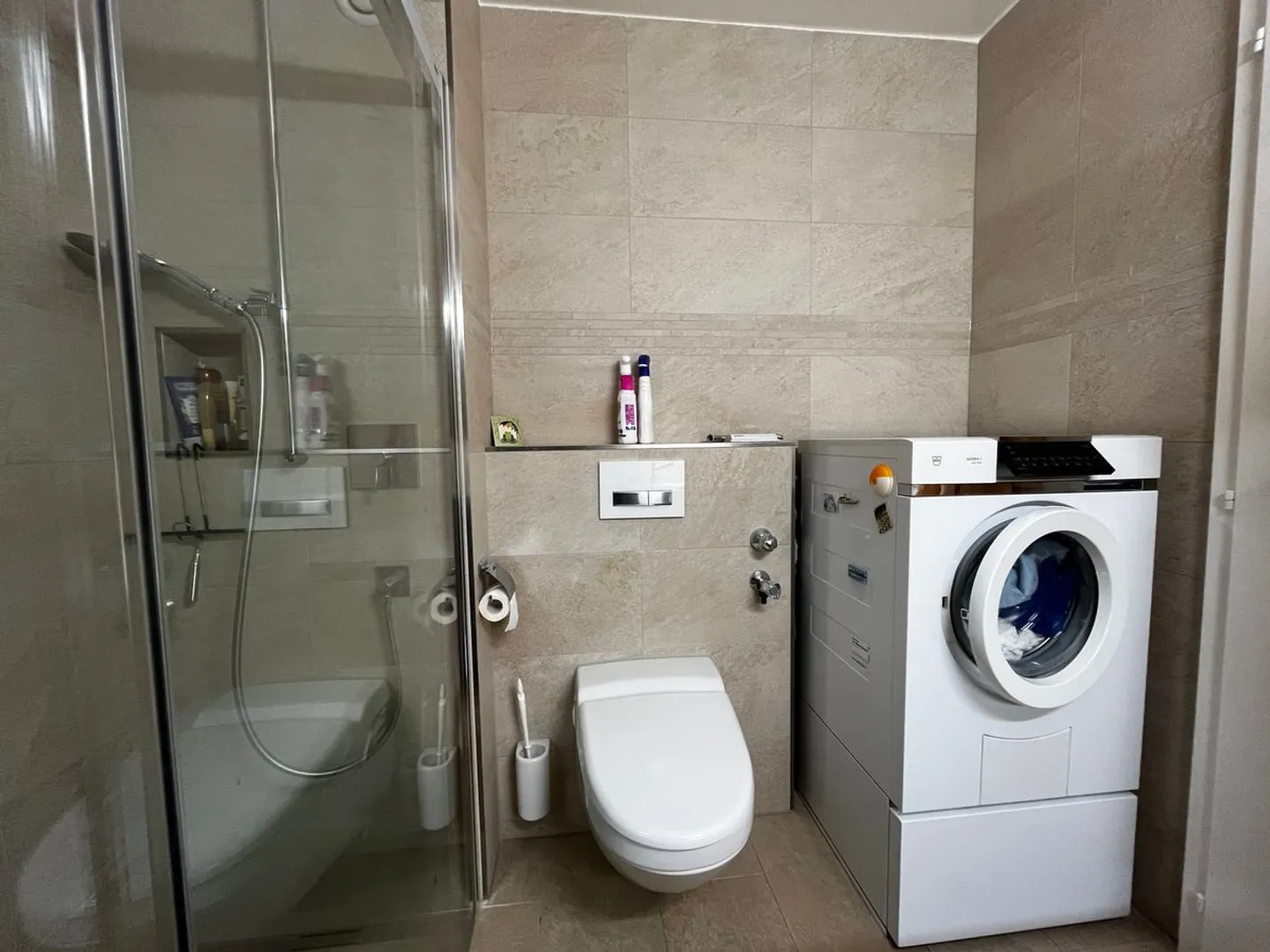 Superb Furnished Waterfront Apartment - Photo 4 of 6