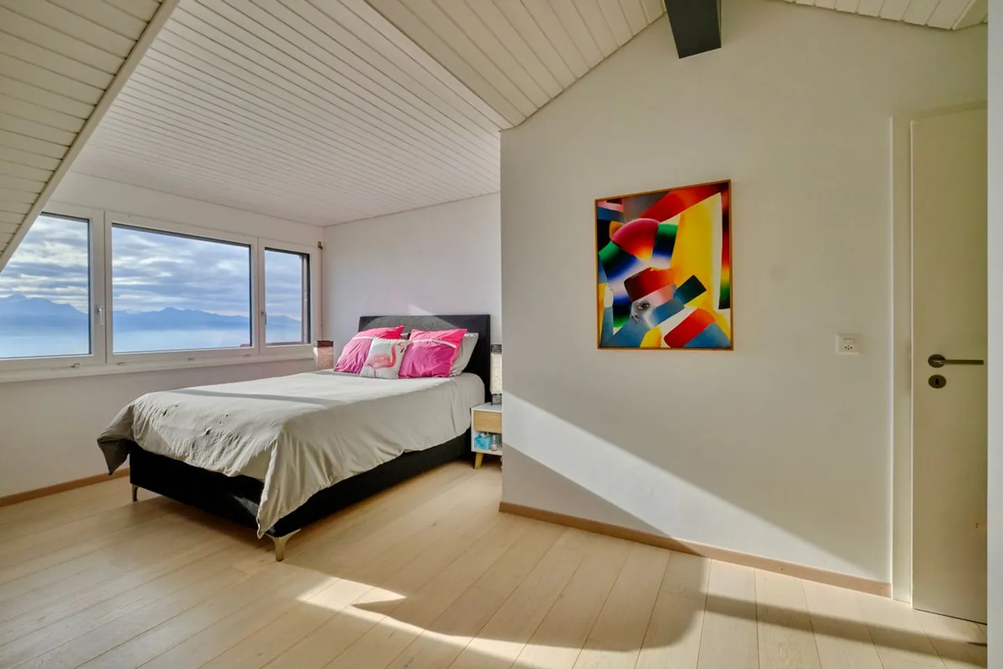 Duplex with Breathtaking View of the Lake in a Quiet Area - Photo 11 of 13