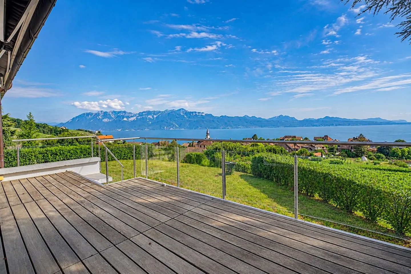 Architect-designed Villa in the Midst of the Vines with Spectacular Lake View - Photo 3 of 12
