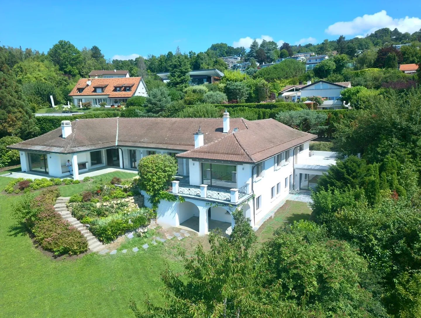 Außergewöhnliche Villa mit Panoramablick auf den See - Foto 2 von 6