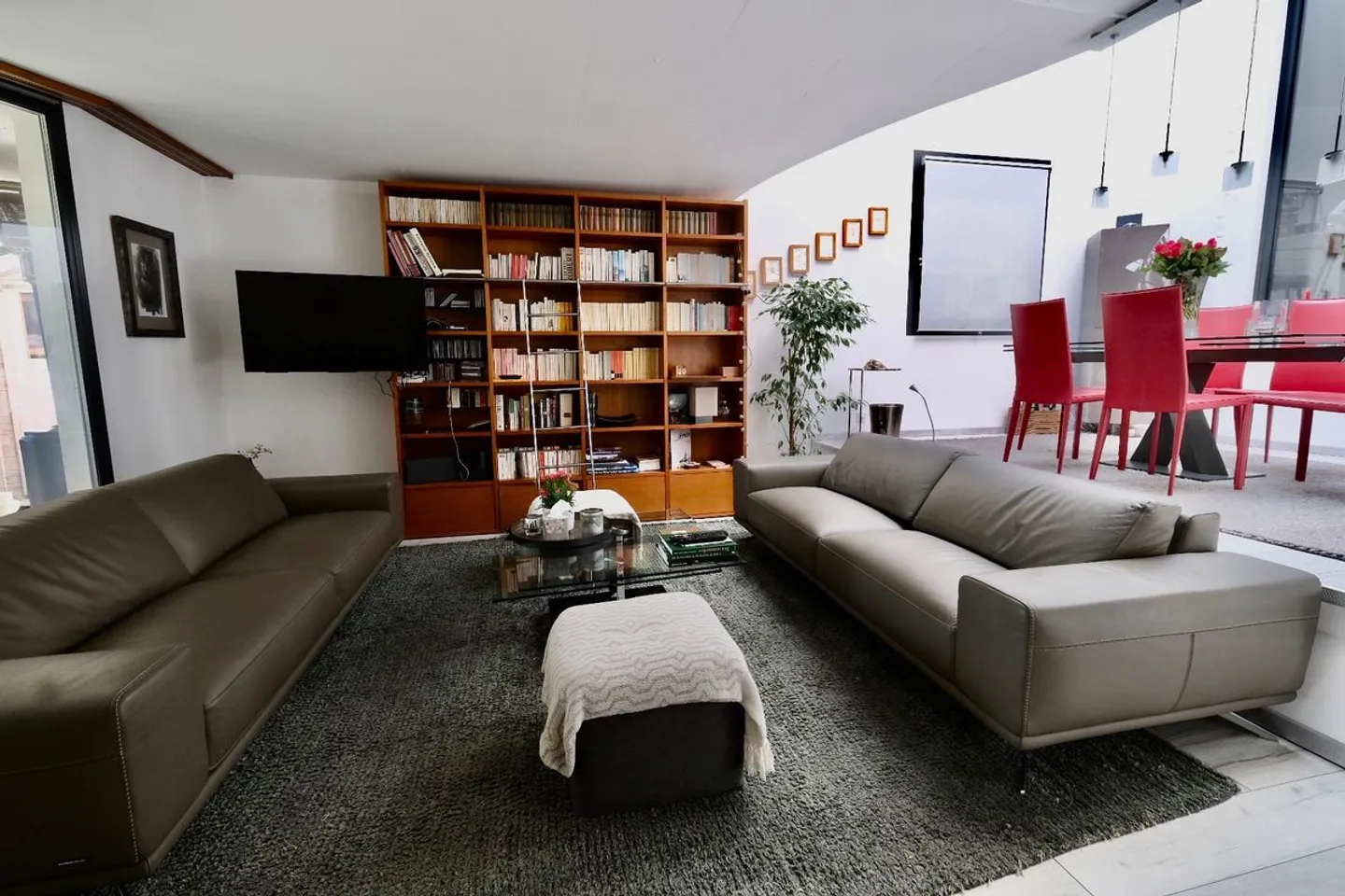 MOLTO BELLA VILLA CONTEMPORANEA CON VISTA LAGO IN ZONA TRANQUILLA - Foto 6 di 12