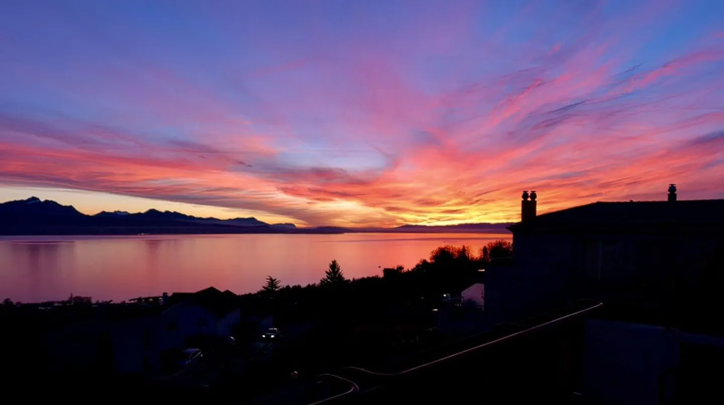 Duplex with Breathtaking View of the Lake in a Quiet Area - Photo 2 of 13