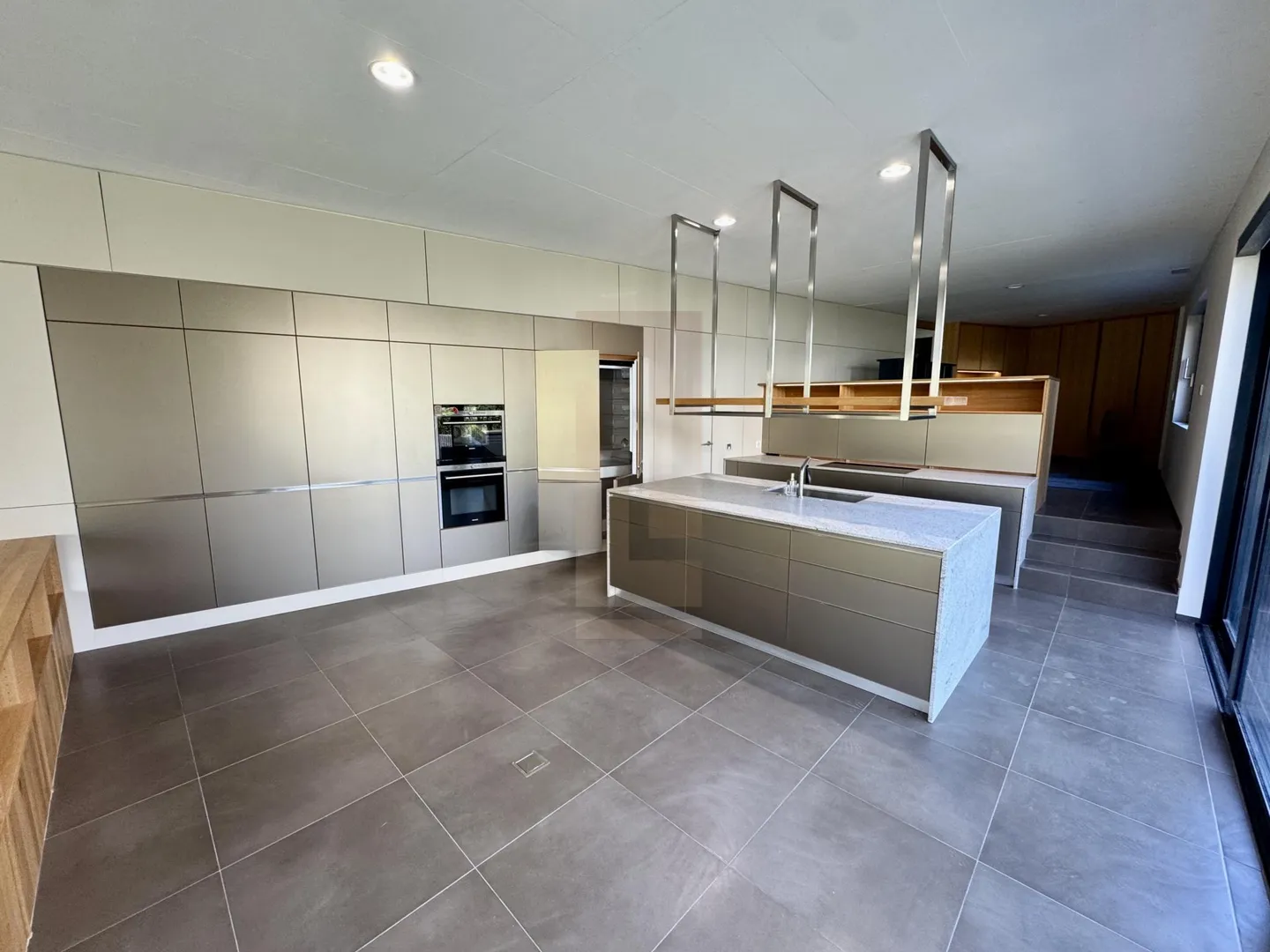 Belle villa familiale contemporaine avec jardin - Foto 2 di 13