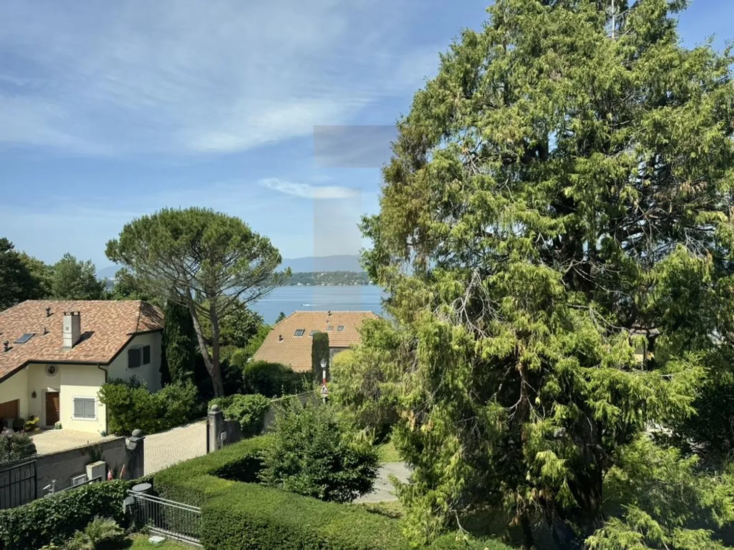 Beautiful family apartment in the center of Vesenaz with lake view - Photo 6 of 13