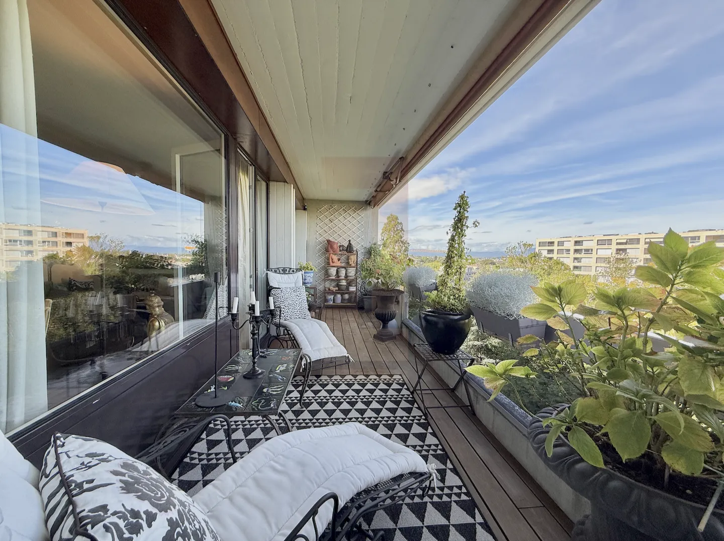 Exceptional apartment with beautiful views in the city center - Photo 2 of 2
