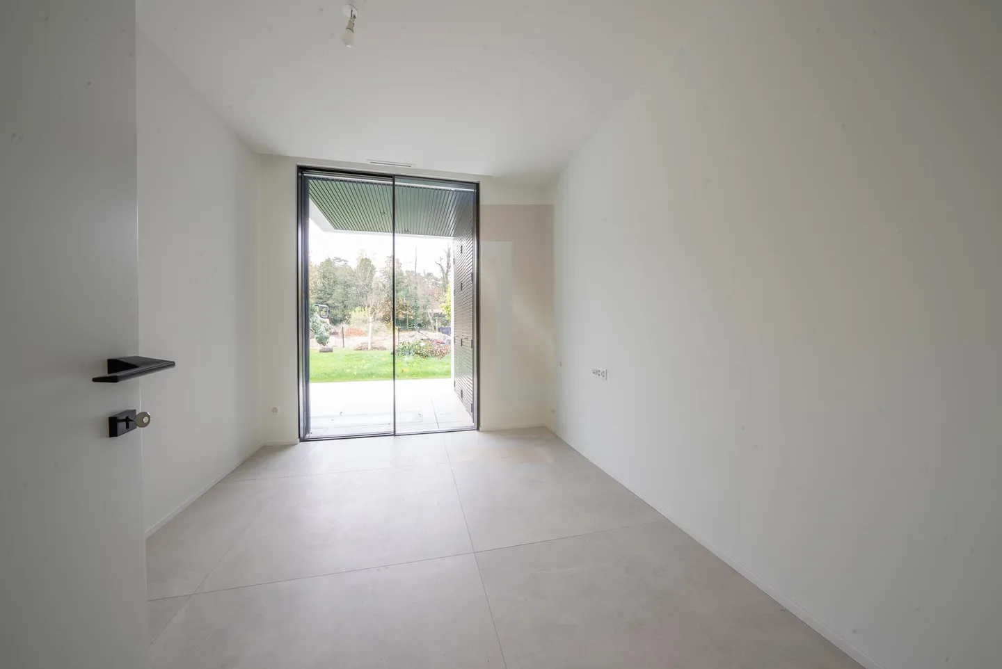 Beautiful turnkey villa with swimming pool - Photo 5 of 13