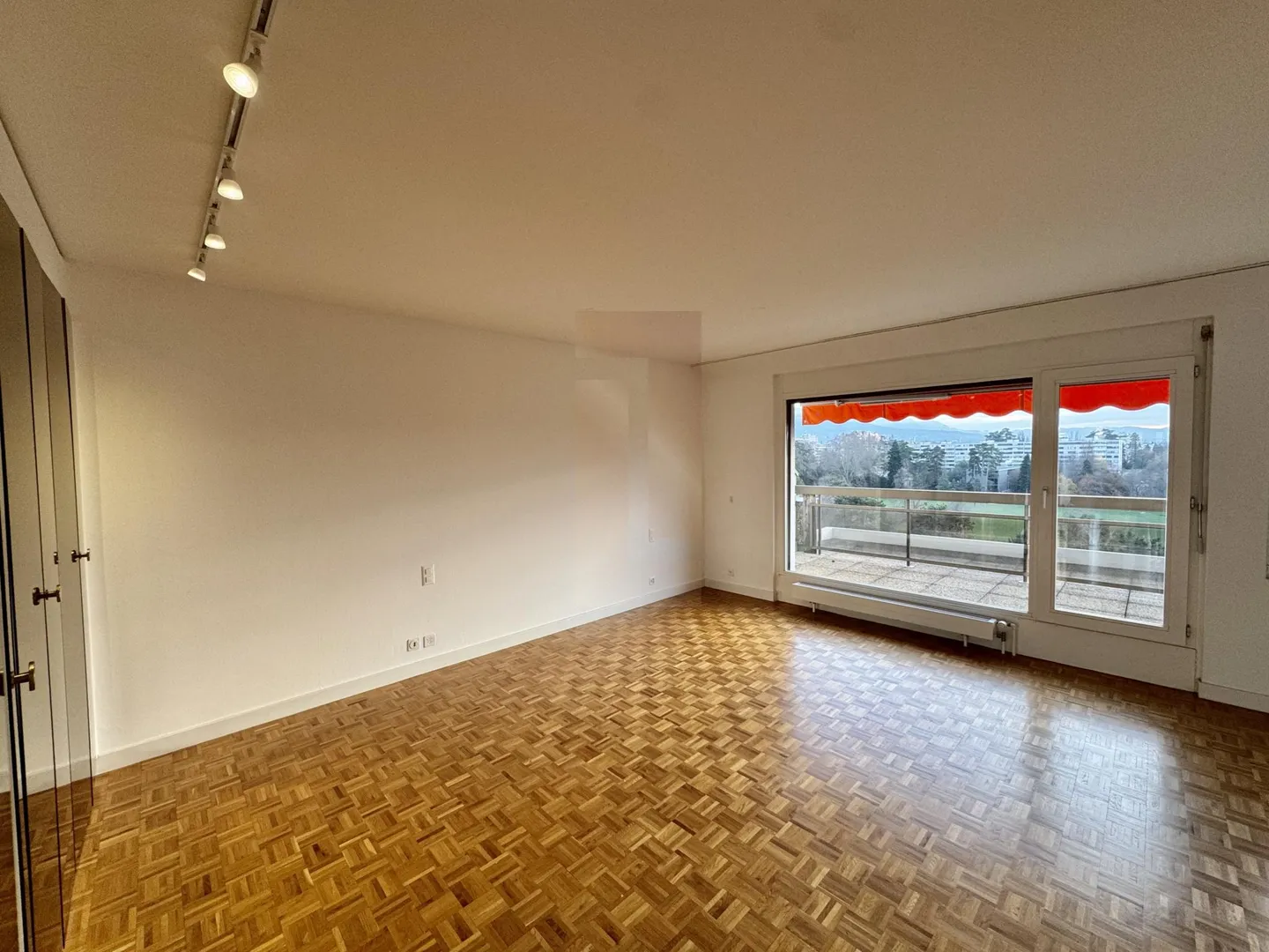 Schönes Penthouse mit Terrasse und 180-Grad-Blick - Foto 8 von 13