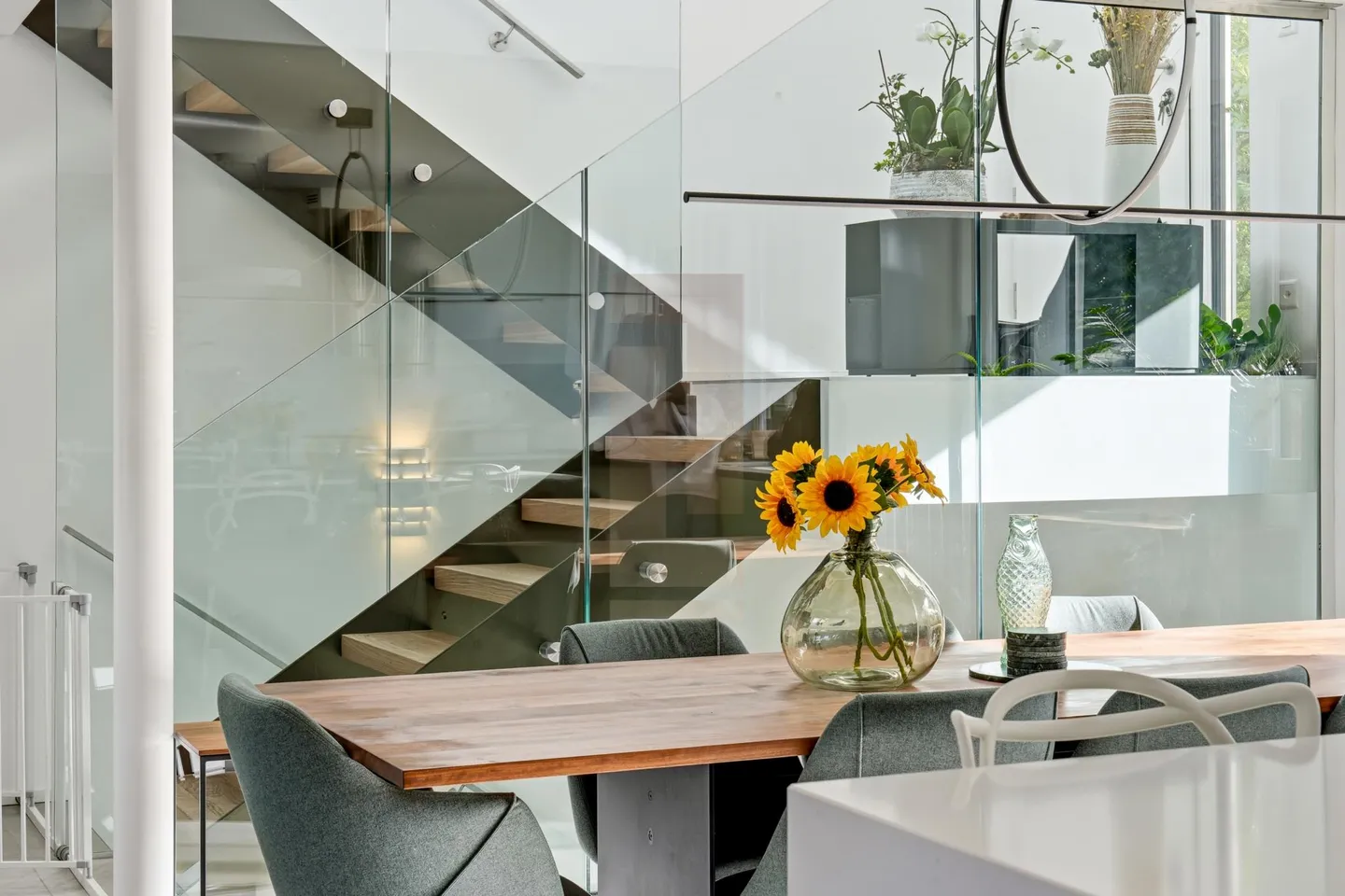 Exclusive: Contemporary turnkey villa with lake view - Photo 1 of 1