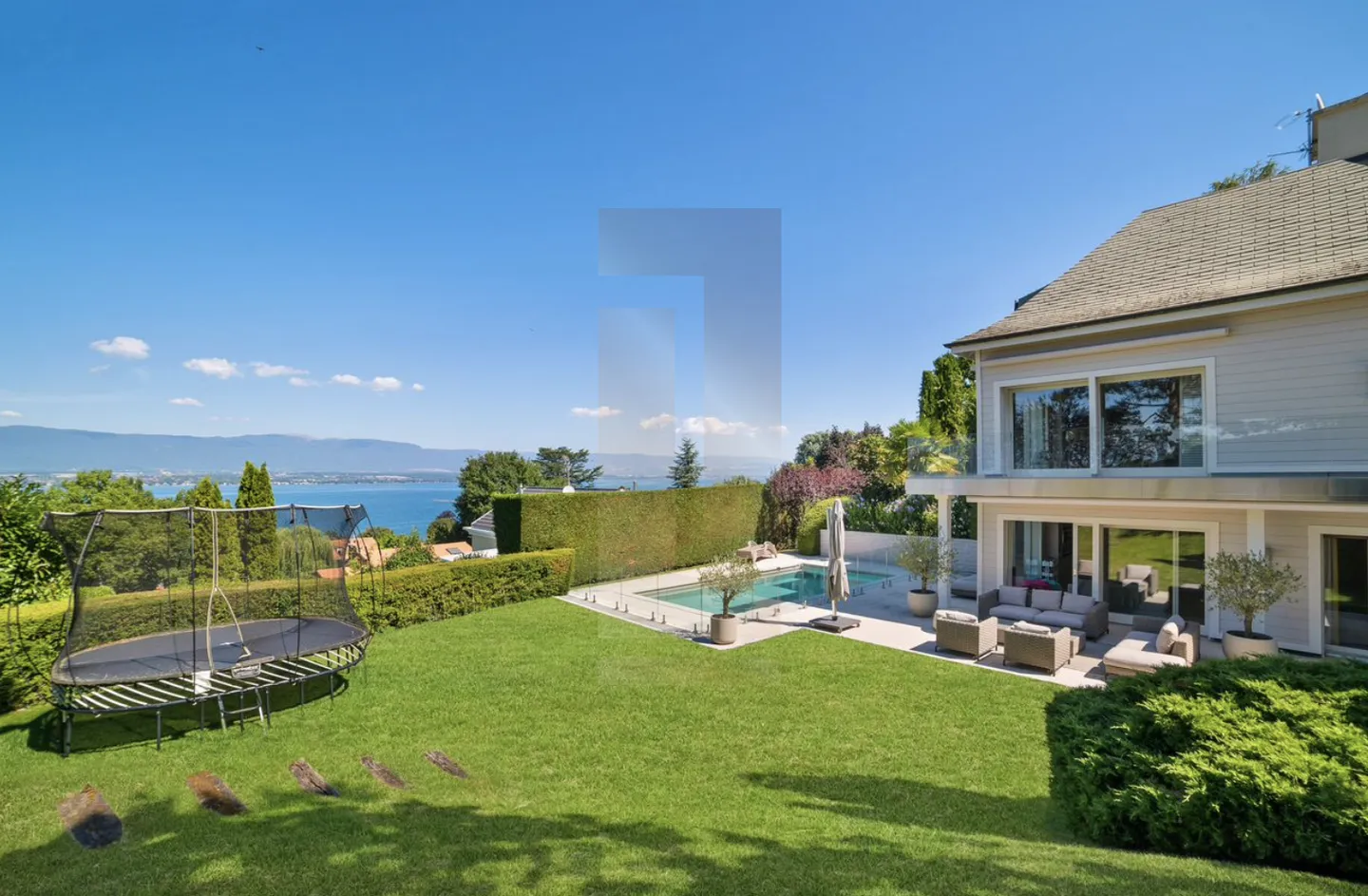 Sublime casa con vista lago ad Anières - Foto 2 di 8