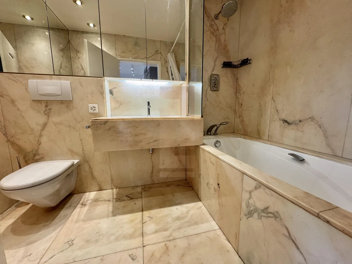 Schönes Penthouse mit Terrasse und 180-Grad-Blick - Foto 9 von 13