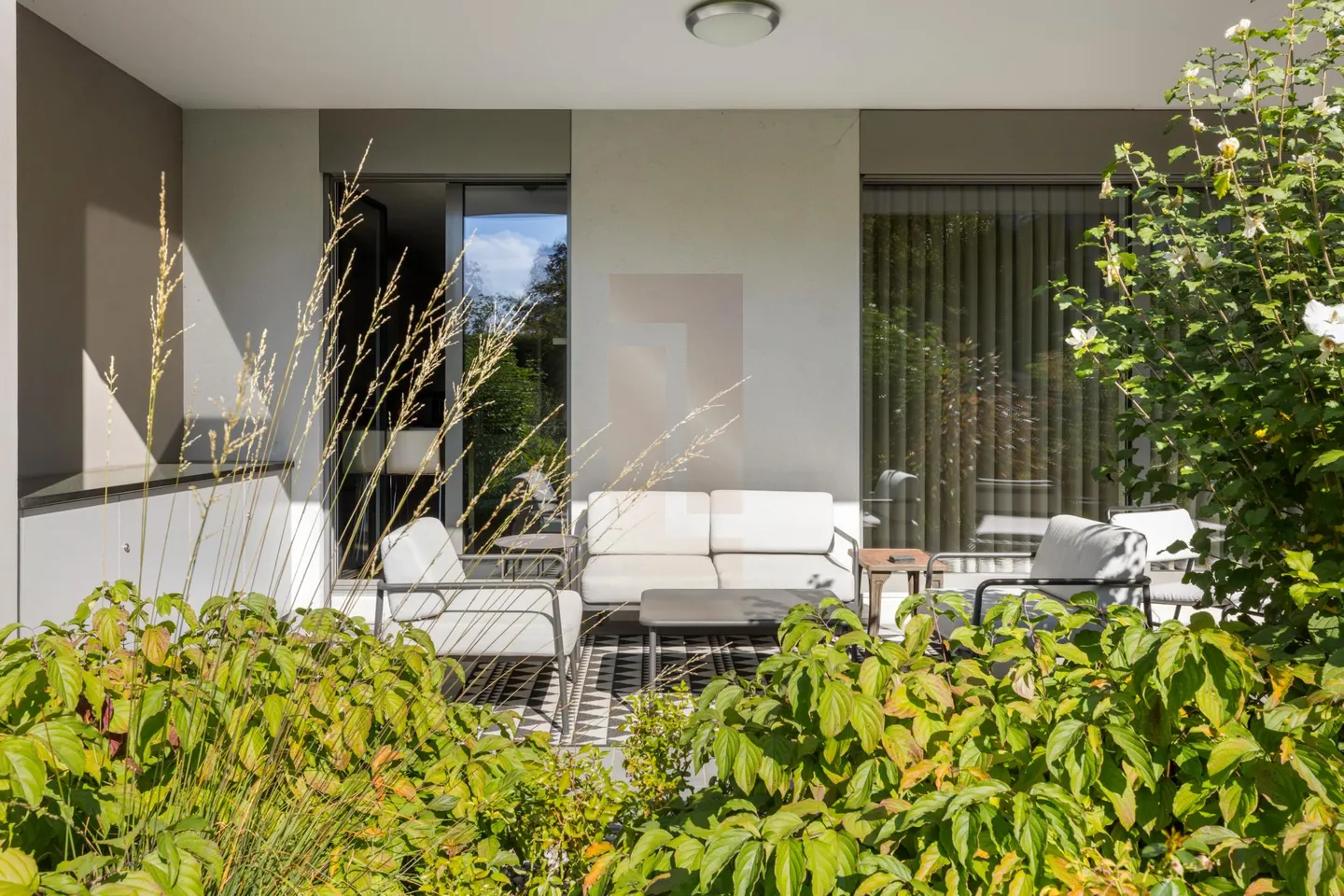 Superb furnished apartment in a residence with private park - Photo 10 of 12