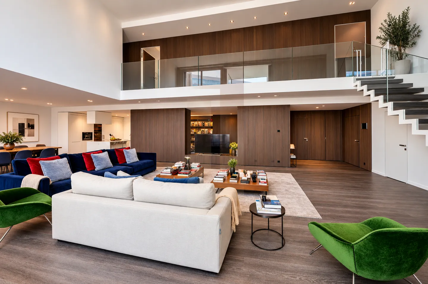 Elegant contemporary duplex with double height and hotel services - Photo 1 of 10